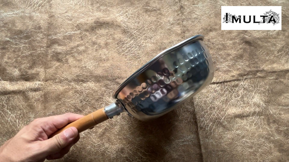 彫金用の松脂を煮込む際に使用する木柄付きの金属鍋