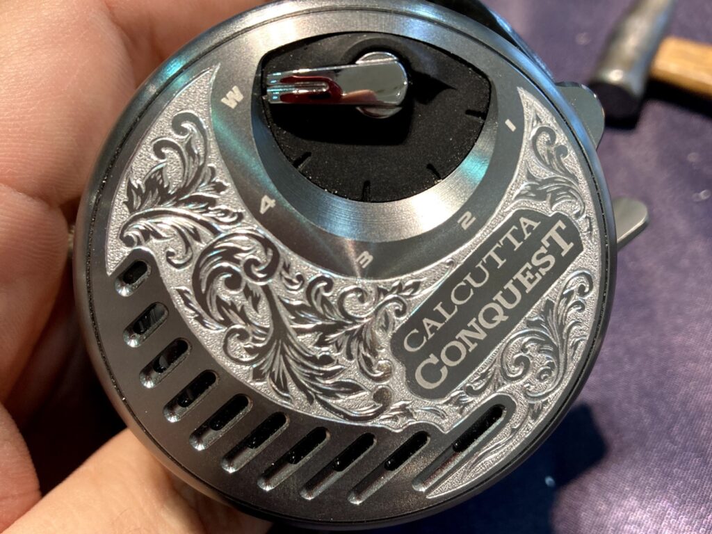 カルカッタコンクエスト彫金装飾カップ側